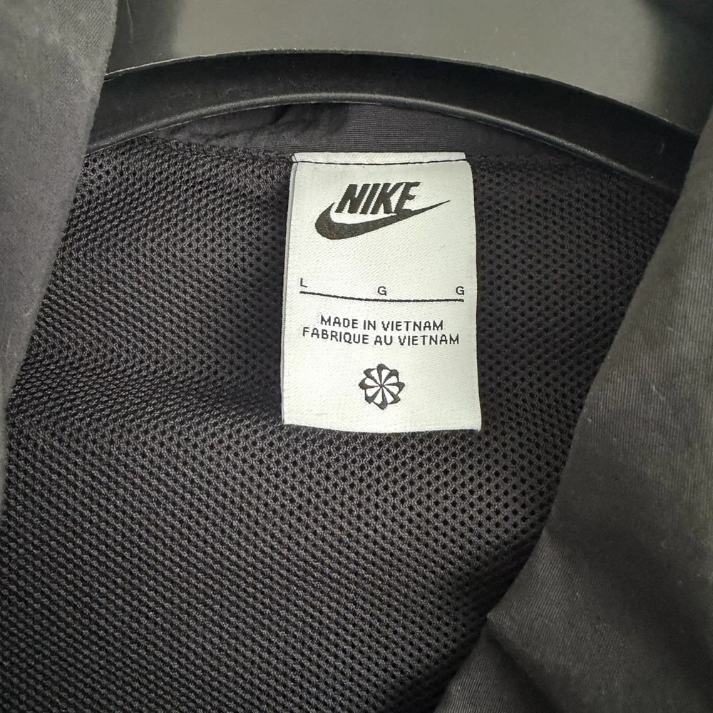 Nike Women's Sportswear Essential Oversized UV Coaches' Jacket in Black Large - Picture 13 of 15